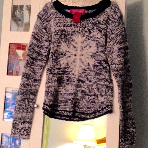 Blue Snowflake Sweater 💕SALE - Picture 1 of 1